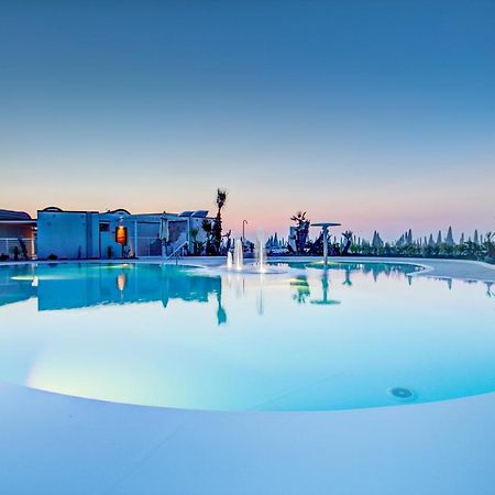 Mediterraneo Hotel & Suites Cattolica Exterior photo