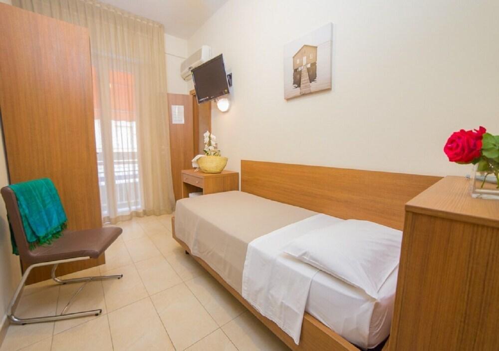 Mediterraneo Hotel & Suites Cattolica Exterior photo