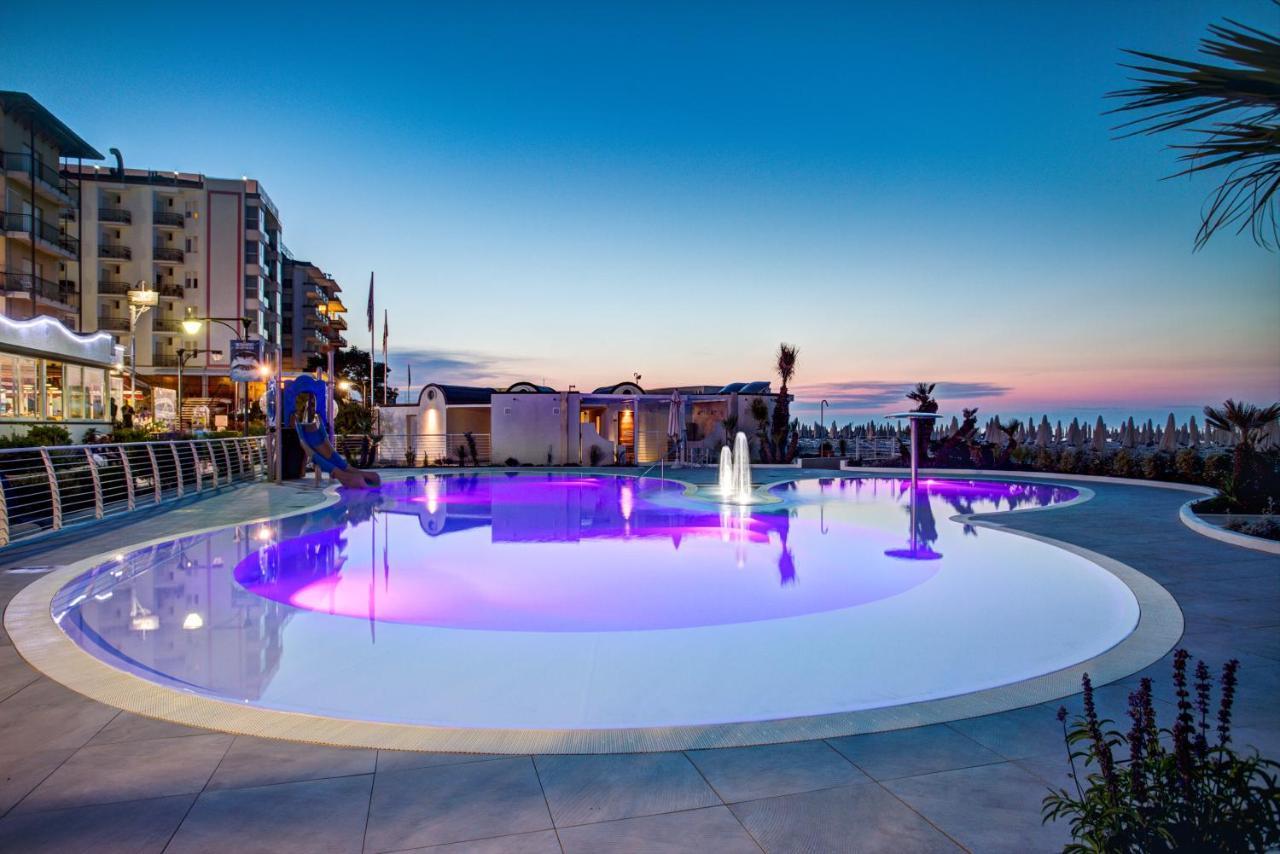 Mediterraneo Hotel & Suites Cattolica Exterior photo