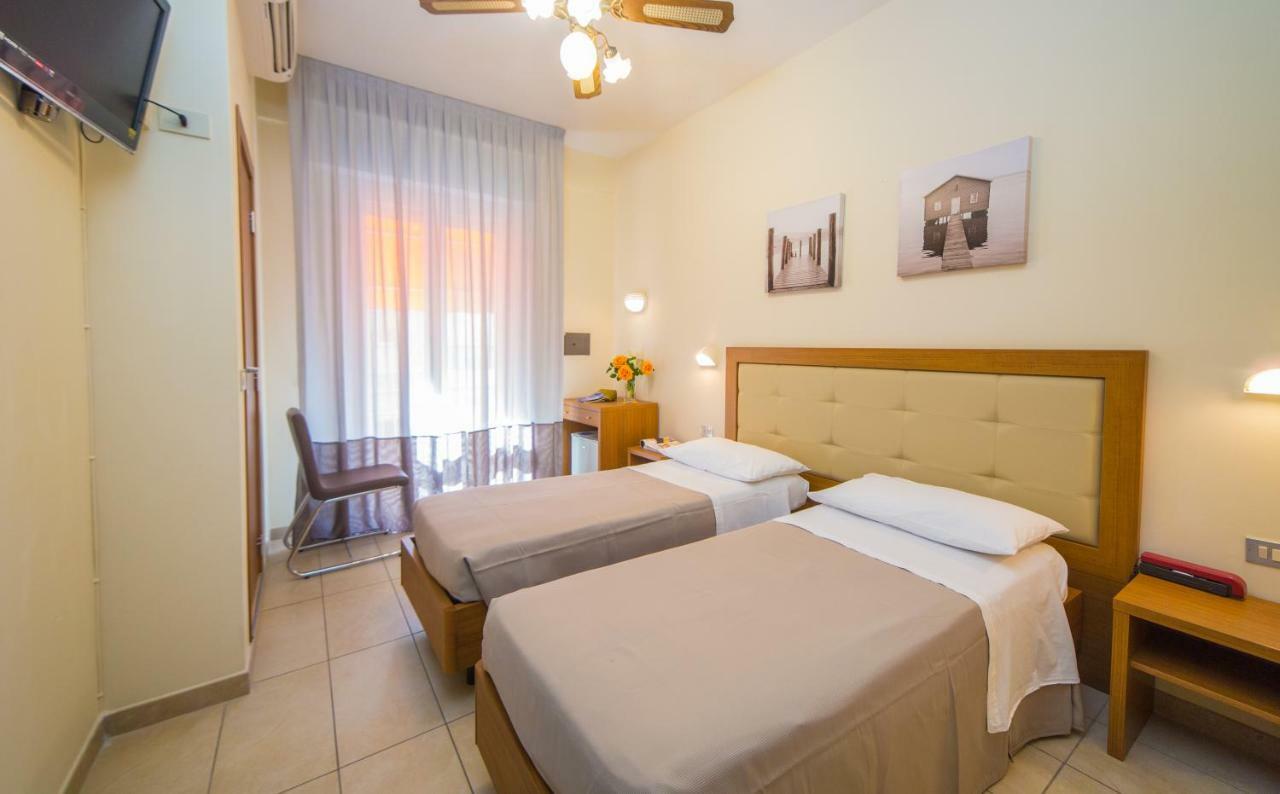 Mediterraneo Hotel & Suites Cattolica Exterior photo