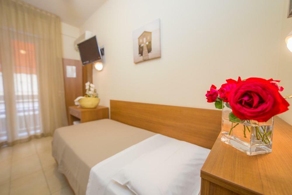 Mediterraneo Hotel & Suites Cattolica Exterior photo