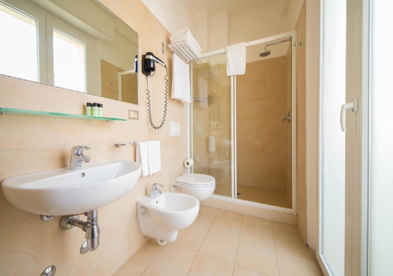 Mediterraneo Hotel & Suites Cattolica Exterior photo
