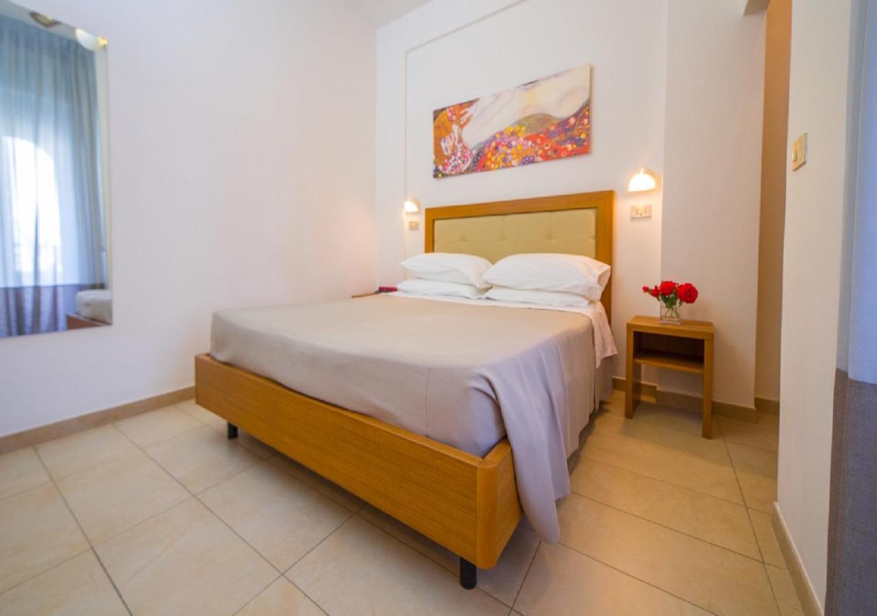 Mediterraneo Hotel & Suites Cattolica Exterior photo