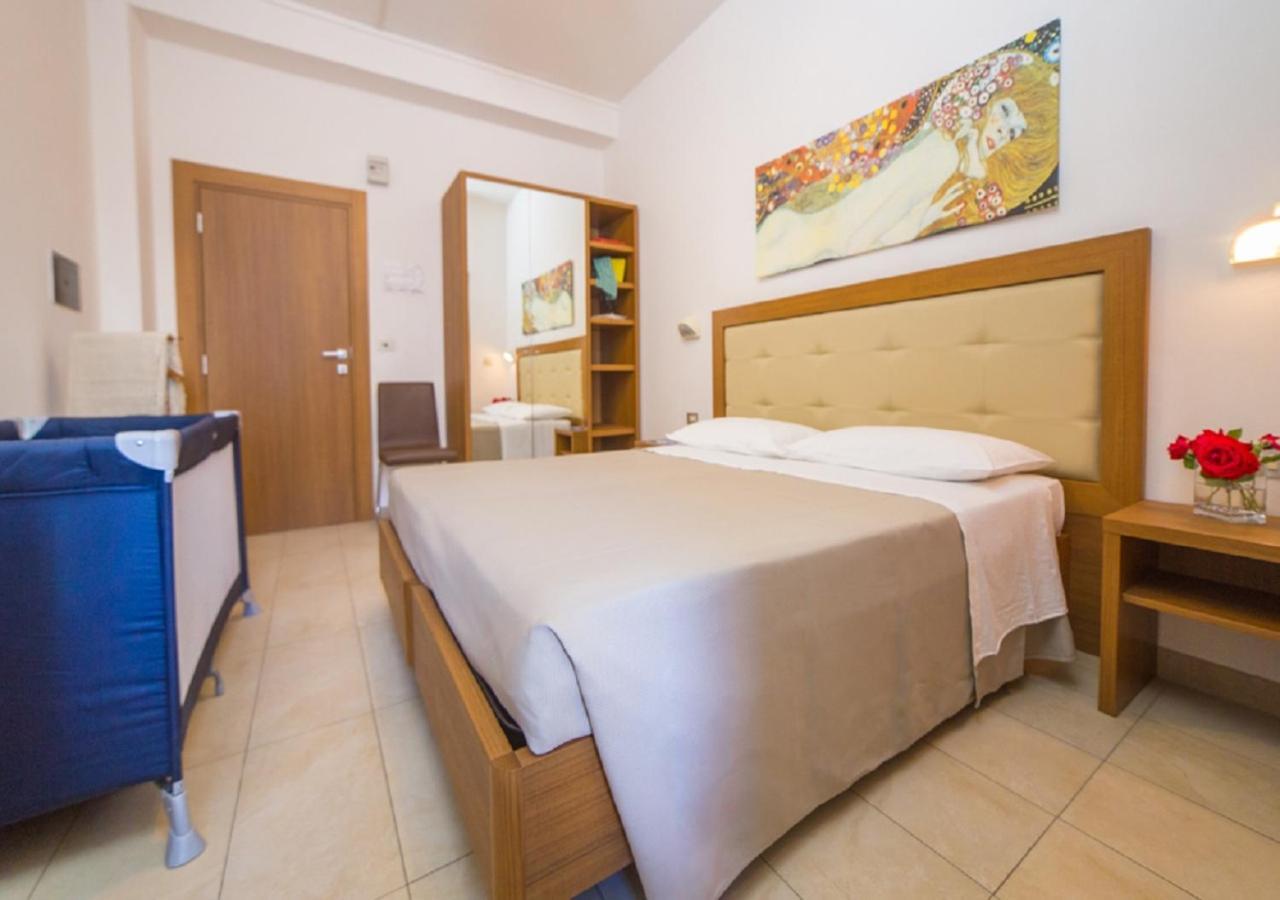 Mediterraneo Hotel & Suites Cattolica Exterior photo