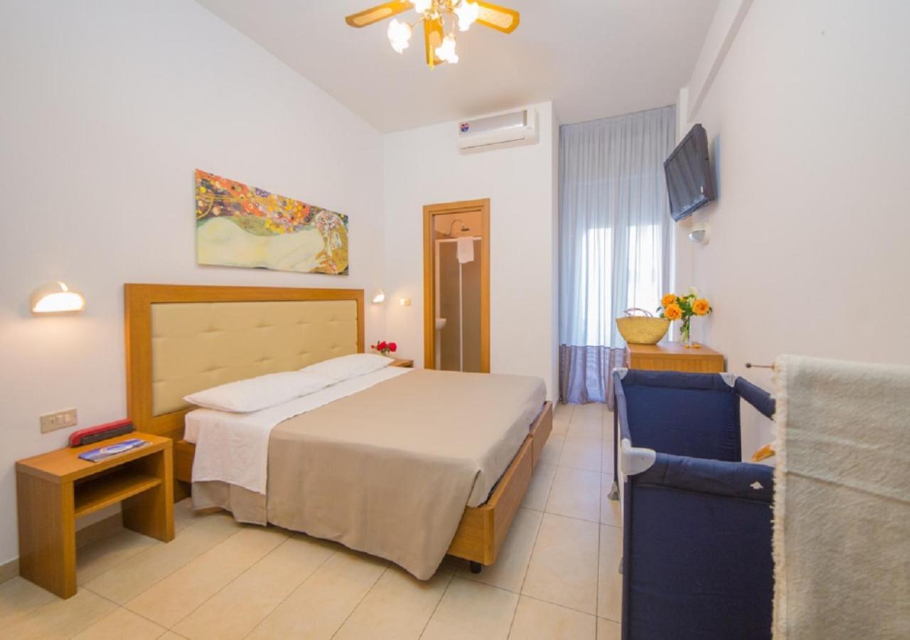 Mediterraneo Hotel & Suites Cattolica Exterior photo